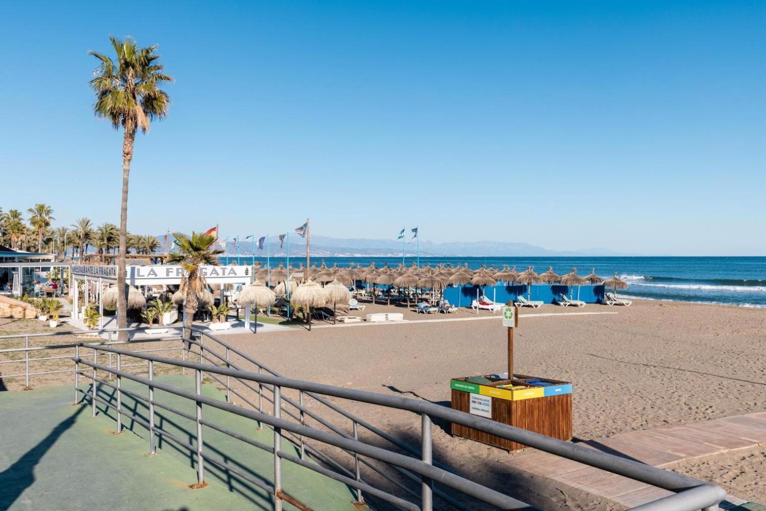 Primera Linea Del Mar - Acceso Directo Playa Carihuela トレモリノス エクステリア 写真