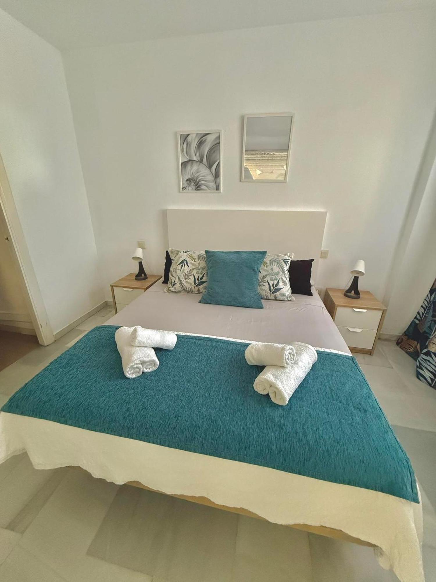 Primera Linea Del Mar - Acceso Directo Playa Carihuela トレモリノス エクステリア 写真